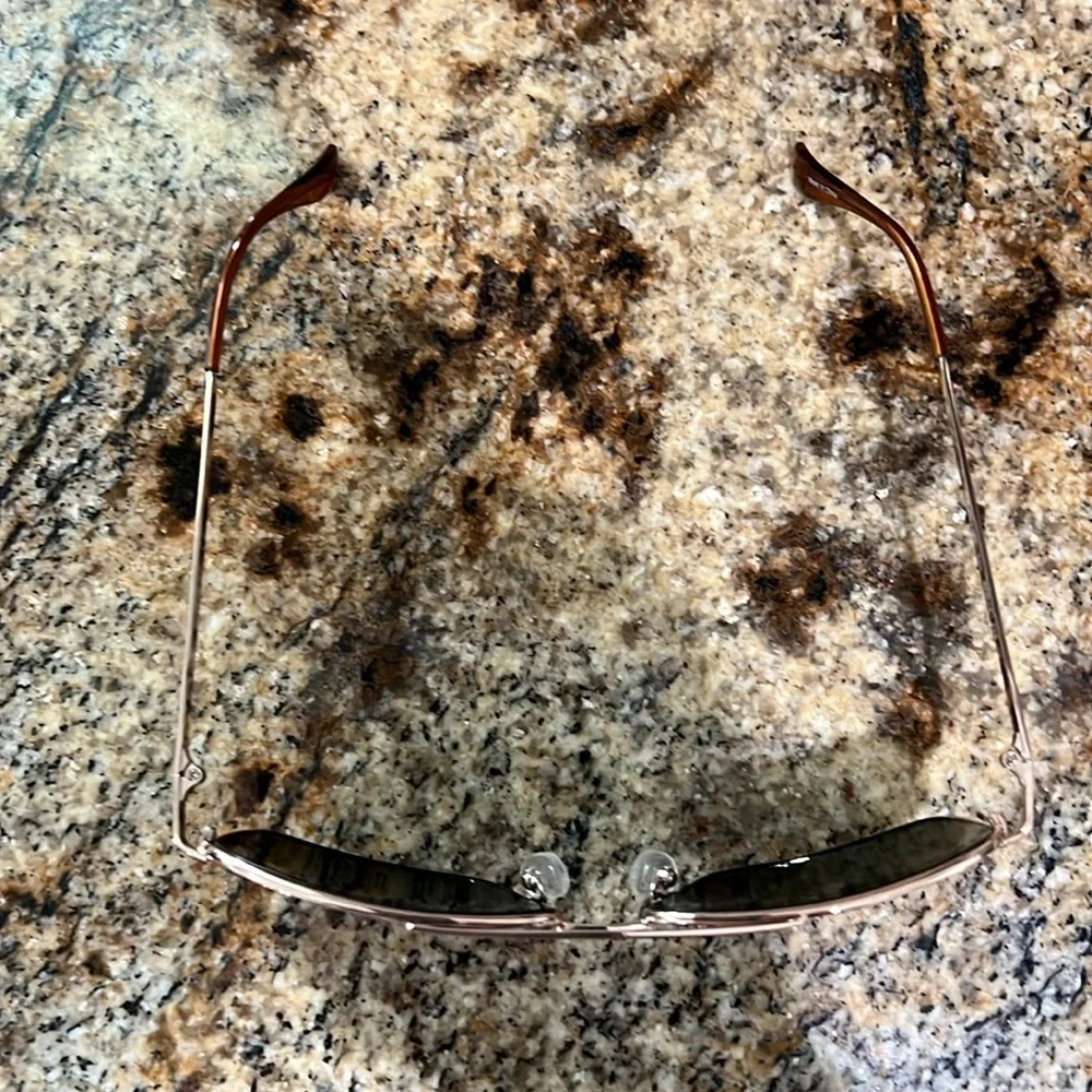 NWOT Kenneth Cole Reaction sunglasses